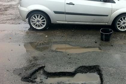 UK roads had over 2 million potholes during 2010