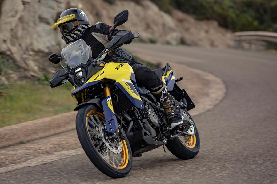 2023 Suzuki V-Strom 800 DE right turn