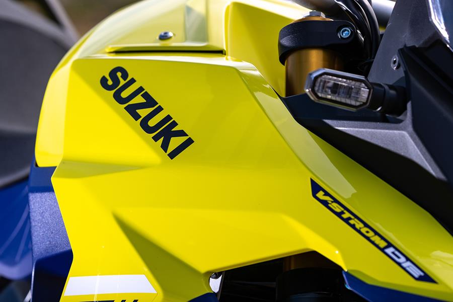 2023 Suzuki V-Strom 800 DE tank