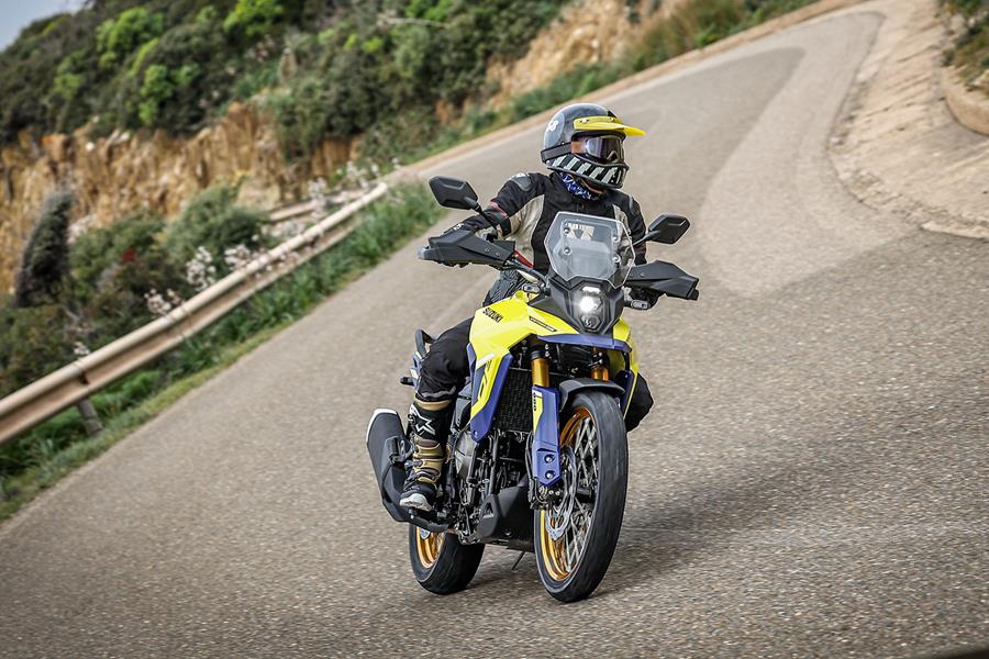 2023 Suzuki V-Strom 800 DE left turn