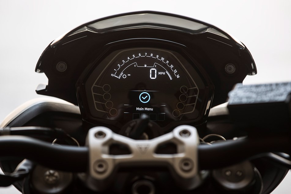 765 R Display TRIUMPH STREET TRIPLE 765 R (2023 - 2025) Review