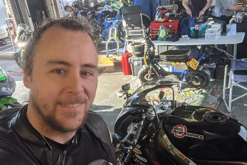 Harley Goszisz selfie with bike in pitlane