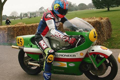 Video: Kawasaki KR500 up the hill at Goodwood