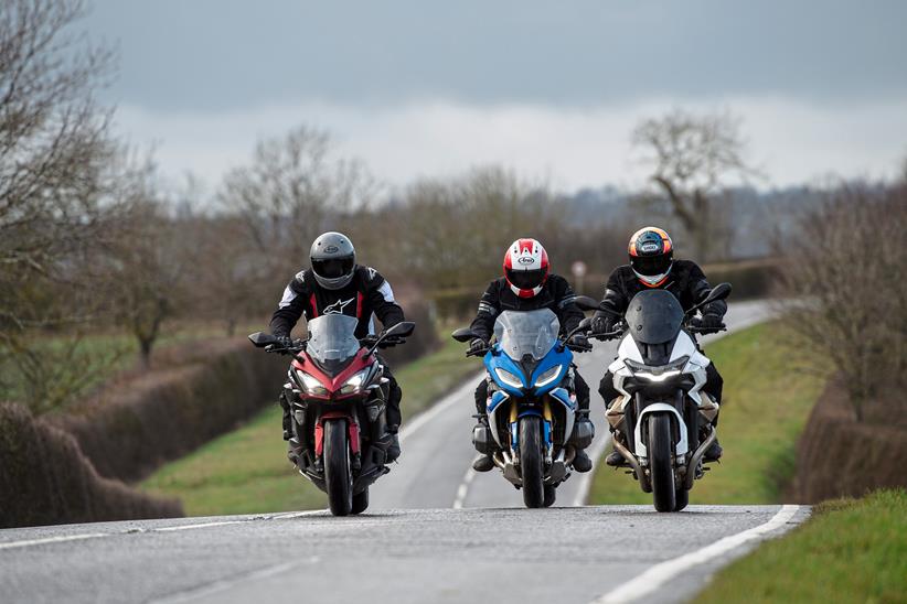 Moto Guzzi V100 Mandello riding with the Kawasaki Ninja 1000SX and BMW R1250RS