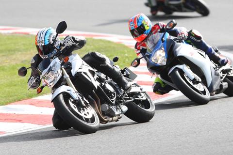 Video: Suzuki GSR750 vs Suzuki GSX-R750