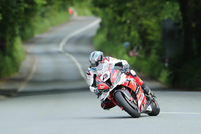 Ian Hutchinson (1000 BMW/Milwaukee BMW Motorrad) at Ballacraine during qualifying at the 2022 TT