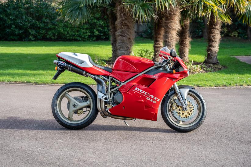 Ducati 916 SPS right side