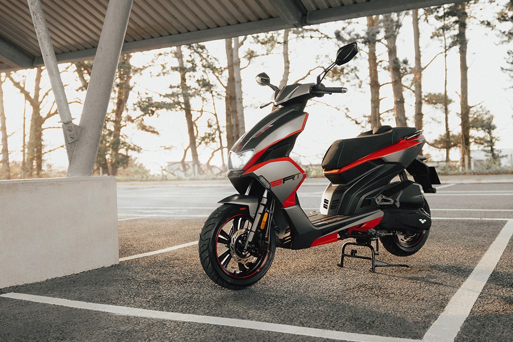 New commuter scooter: Lexmoto SRT 125 unveiled