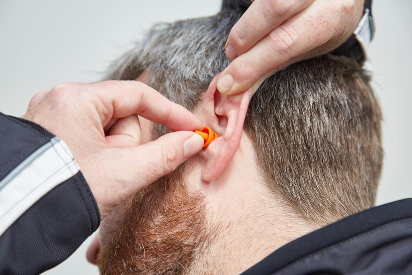 Fitting earplugs