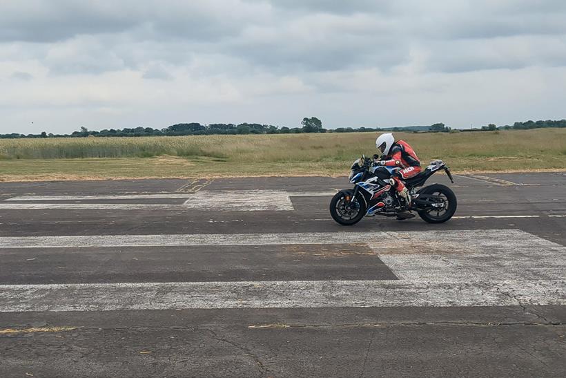 Bruce Dunn tests the BMW M1000R