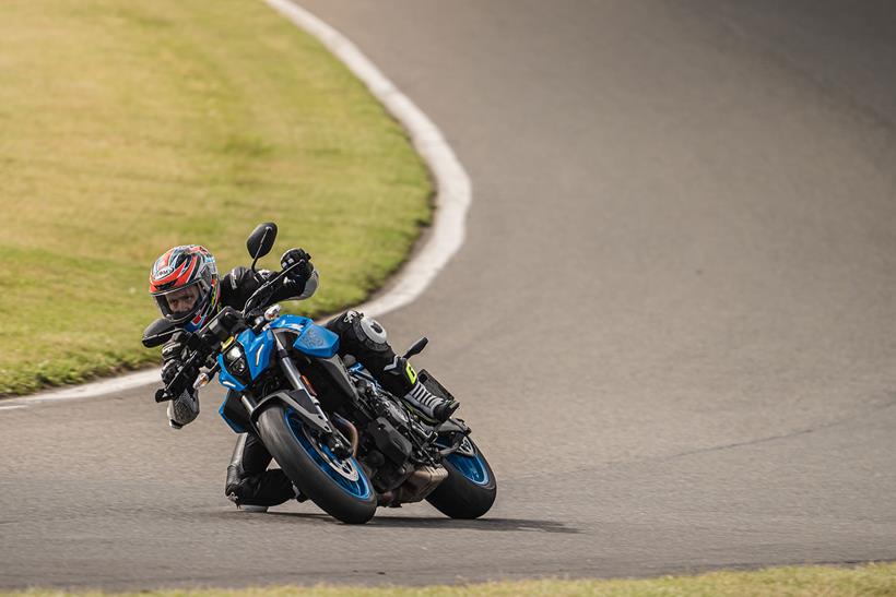 Knee down on the Suzuki GSX-8S