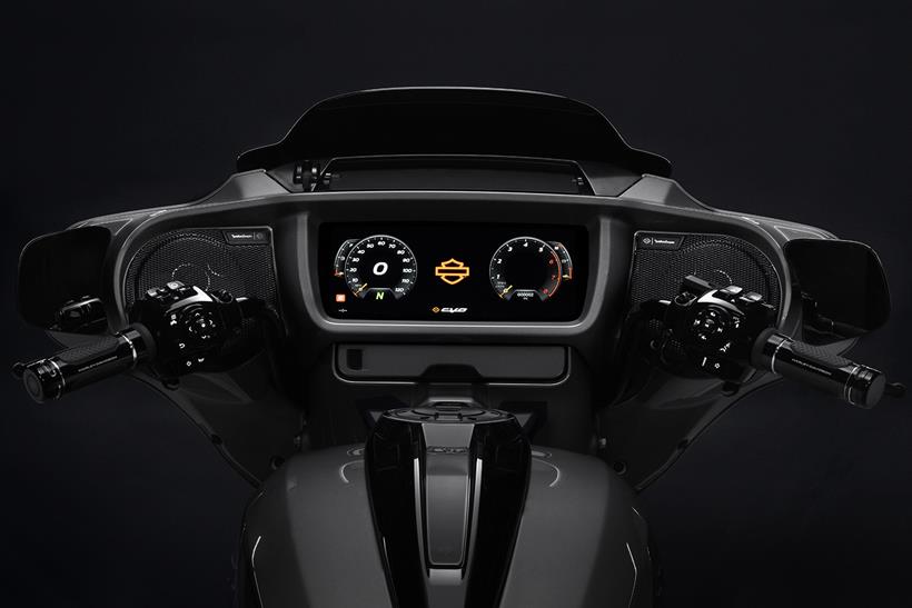 Harley-Davidson CVO Street Glide dash