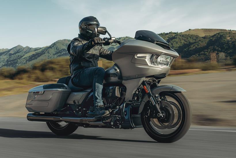 Harley-Davidson CVO Road Glide right side