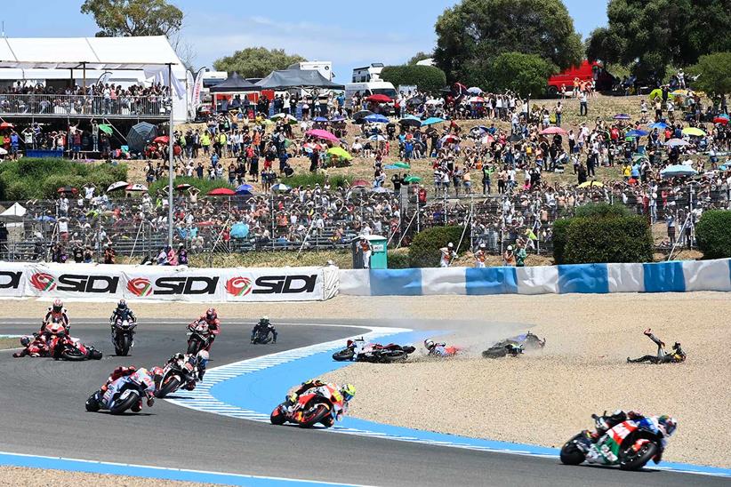 Lap one crash at Jerez - Morbidelli, A Marquez, Bezzecchi and Augusto Fernandez