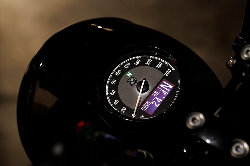 BMW R18 Roctane single speedo