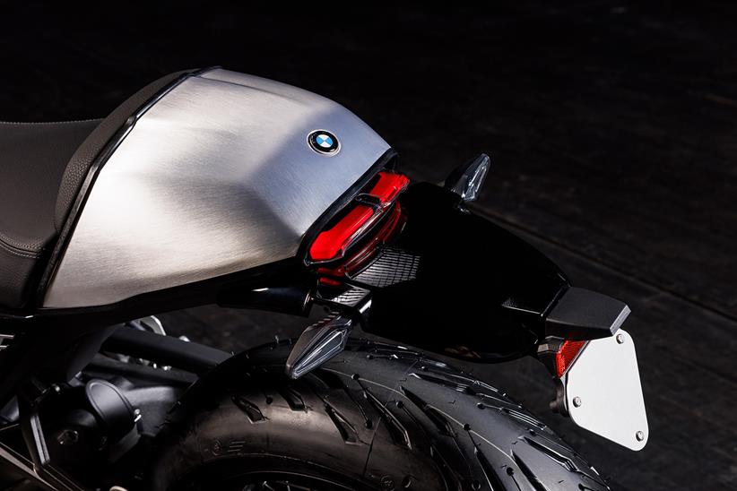 BMW R12 nineT rear seat hump