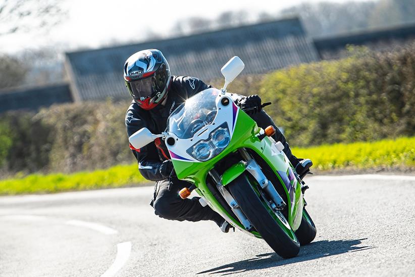 Leaning into a bend on the Kawasaki ZXR400