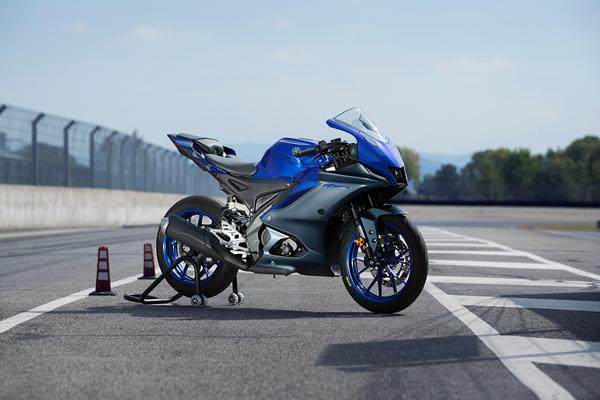 A side view of the 2023 Yamaha R125