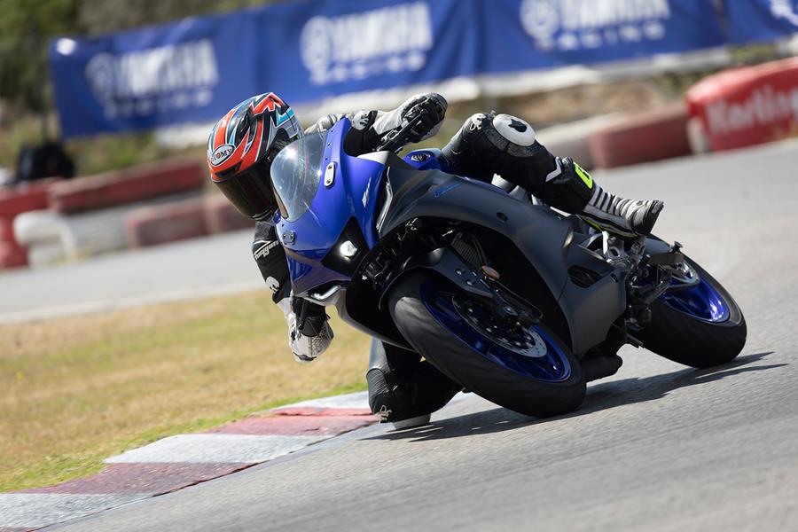 Cornering on track on the 2023 Yamaha R125