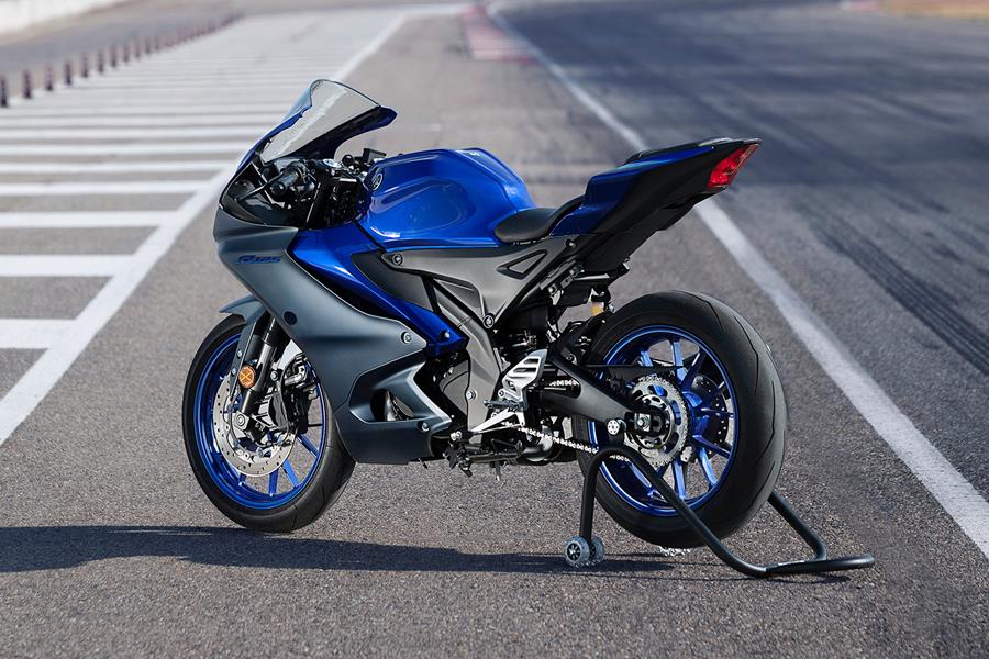 Rear shot of the 2023 Yamaha R125