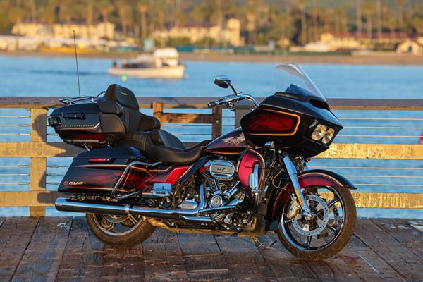 Harley-Davidson CVO Road Glide Limited Anniversary Edition right side