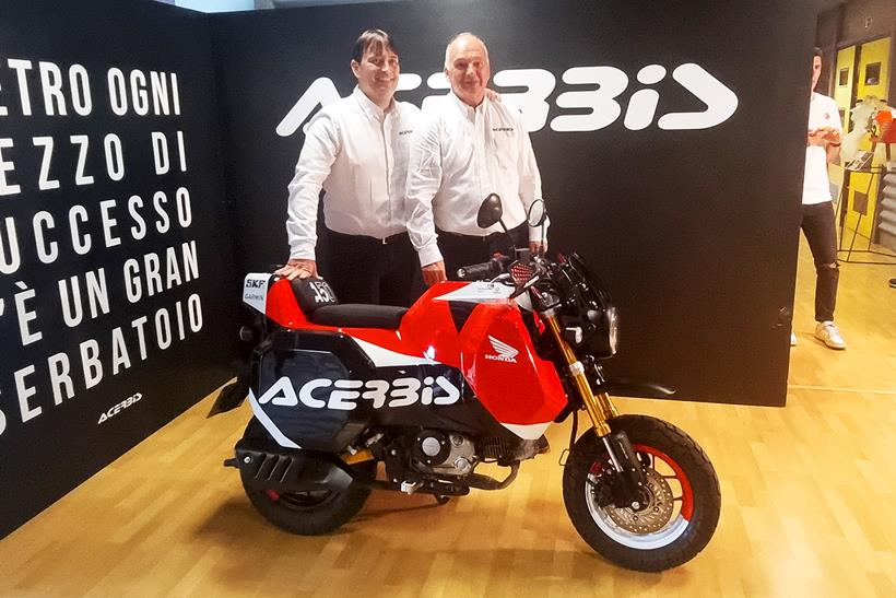 The Acerbis team pose with the Honda Monkey 125 record attempt machine