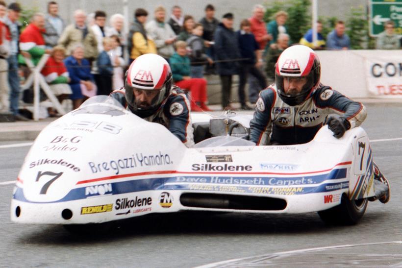 Molyneux piloting the Bregazzi Yamaha through Ramsey in 1989