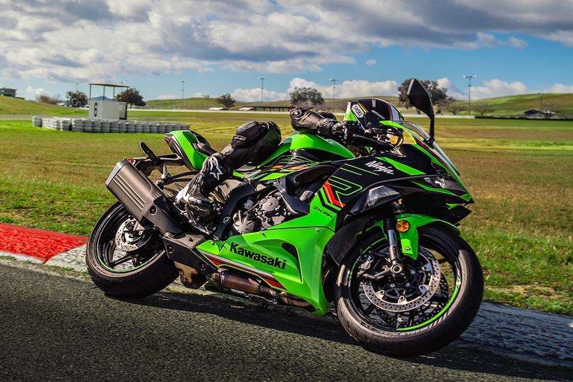 Kawasaki Ninja ZX-6R right side in action