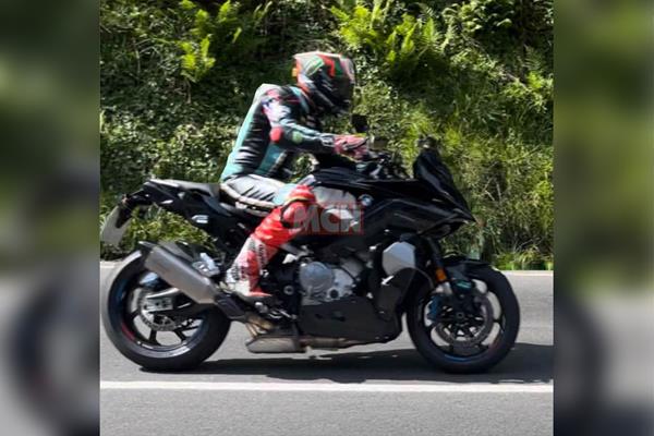 Tankpads Aufkleber Set Für BMW M1000XR - Kratzfester Tankschutz Aus PVC (2-teilig)