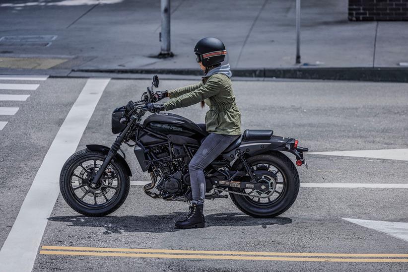 Waiting at a junction on the Kawasaki Eliminator 500