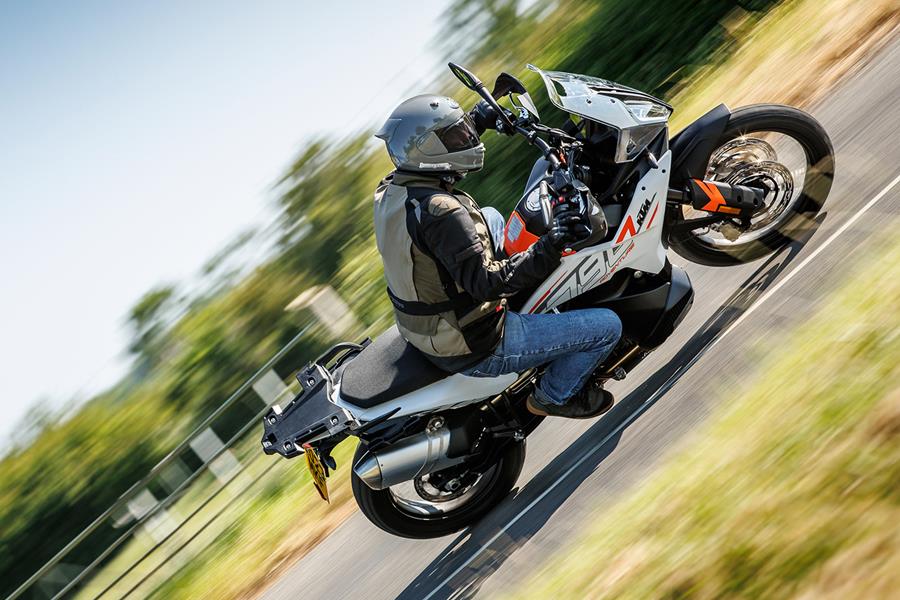 2023 KTM 790 Adventure cornering