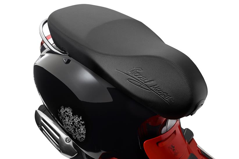 Mickey Mouse touches on the new Vespa Primavera special edition