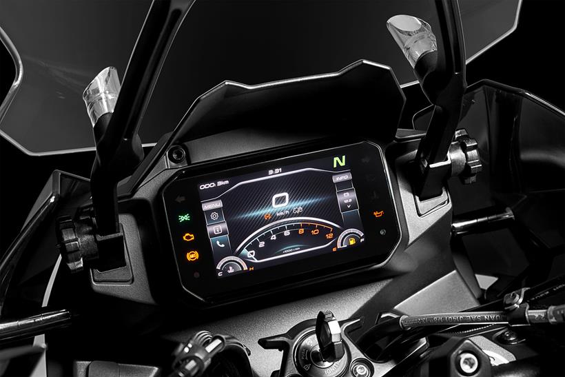 CFMoto 700MT TFT dash