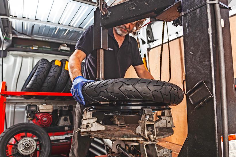 Changing a tyre on a machine