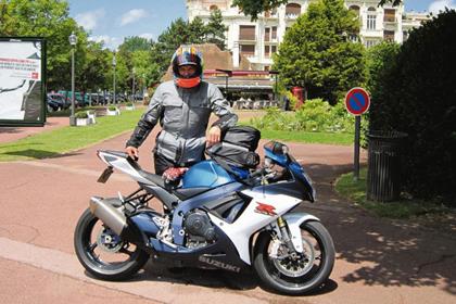 Neeves and GSX-R750 on tour in Le Touquet