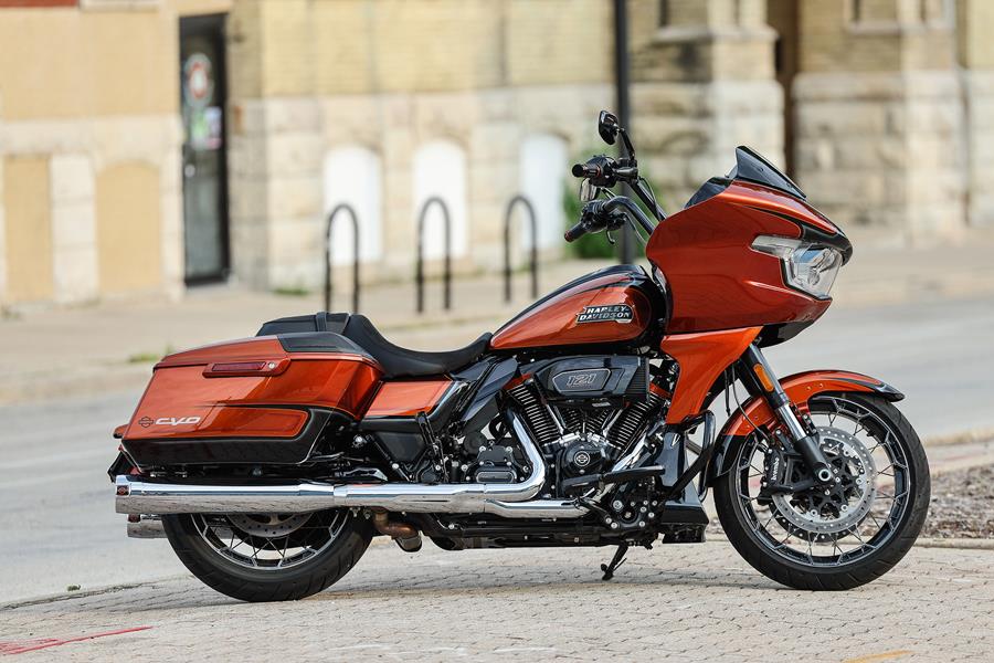 Harley-Davidson CVO 121 Road Glide right side