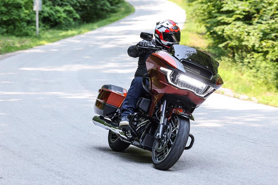 Harley-Davidson CVO 121 Road Glide front