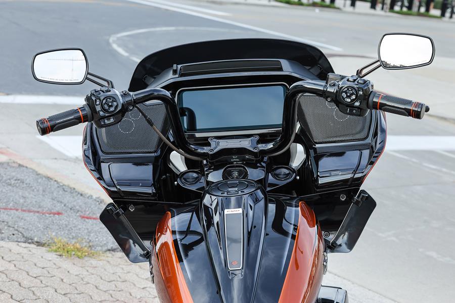 Harley-Davidson CVO 121 Road Glide cockpit