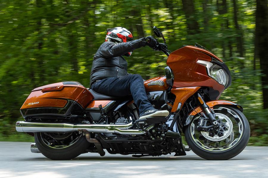 Harley-Davidson CVO 121 Road Glide right side in action