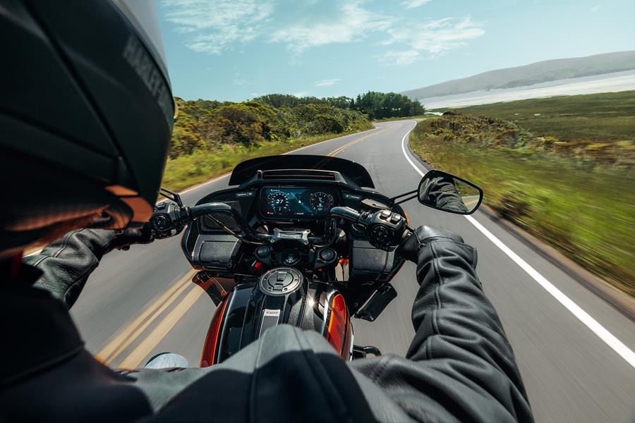 Harley-Davidson CVO 121 Road Glide onboard