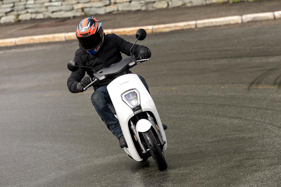 Honda EM1 e handling test