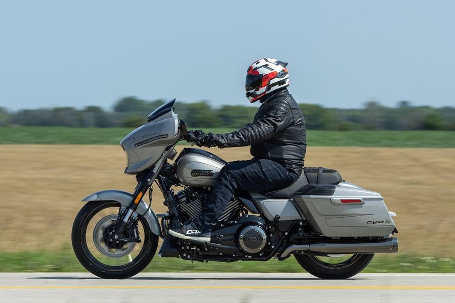 Harley-Davidson CVO121 Street Glide left side