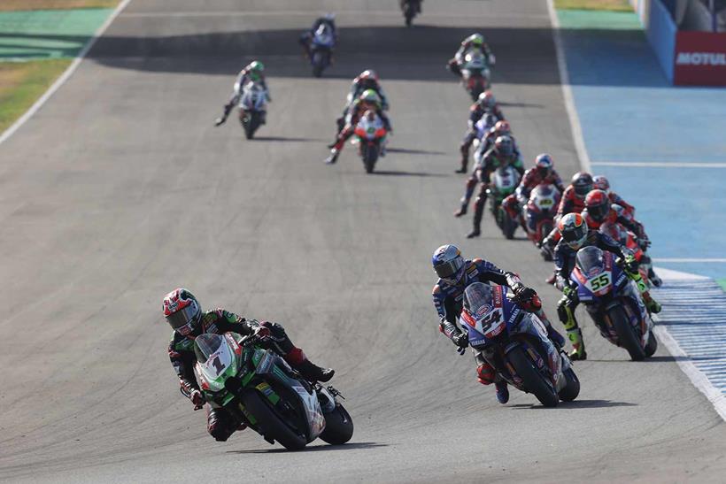 Jonathan Rea leads Toprak Razgatlioglu at Jerez in 2021.