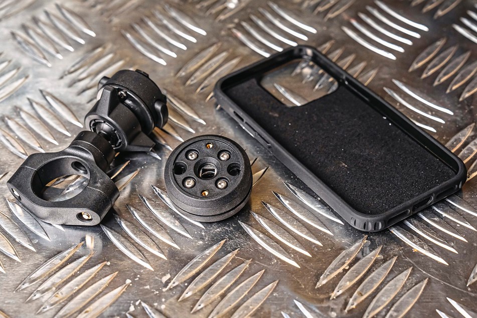 Powered Yoke 40 Motorcycle Nut Mount with TiGRA MountCase for iPhone 8 PLUS (5.5