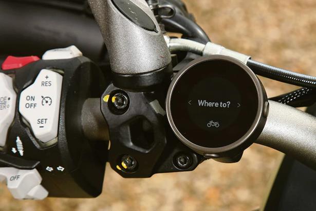  Beeline Moto GPS Computer - Black, Worldwide Route Planning, Weatherproof & 30 Hours Battery Life, USB Charging, Sat Nav for  Motorcycle & Scooter with Strap Mount Included