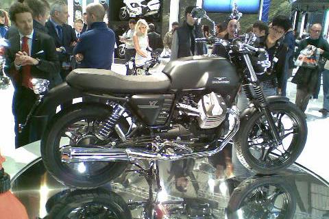 Milan Show: Moto Guzzi unveils new V7