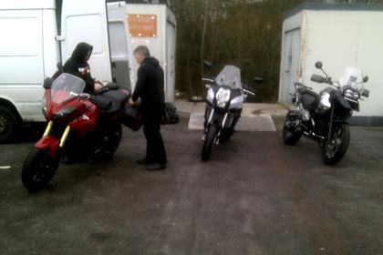 Kawasaki Versys 1000 v Tiger 1050 v R1200GS group test 