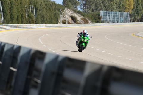 Video: 2012 Kawasaki ZZR1400 flat out