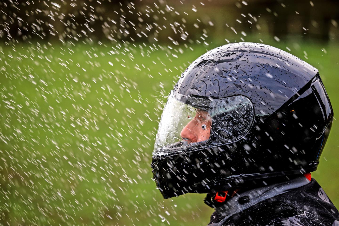 Best motorcycle helmet for rain on sale