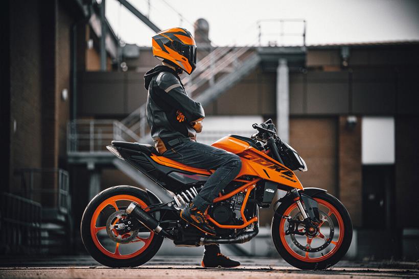 2024 KTM 390 Duke right side